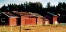 Holzhäuser in der Nähe des Orsasees