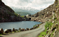 Abfahrt vom Røldalsfjell in Richtung Odda mit Blick auf Folgefonna