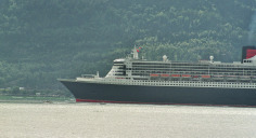 Östlicher Hardangerfjord (Eidfjord) mit Queen Mary 2