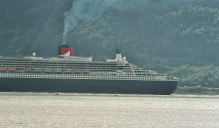 Östlicher Hardangerfjord (Eidfjord) mit Queen Mary 2