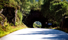 Tunnel auf der N 57 vom Sognefjord nach Nautesund