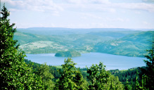 Aussicht auf einen See zwischen Trondheim und Røros