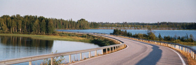Beidseitiger See zwischen Kuusamo und Nurmis